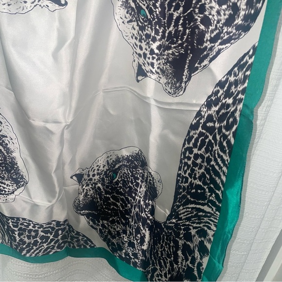 Vince Camuto silk scarf - Picture 5 of 5